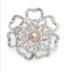 BNWT DAVID TUTERA EMBELLISH CRYSTAL PEARL BROOCH